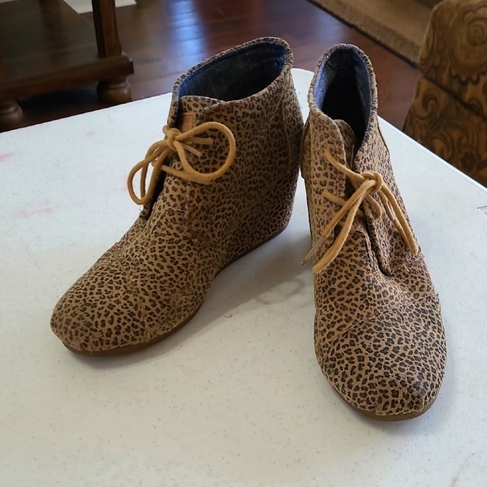 Toms Leopard Print Women's Ankle Boots size 8